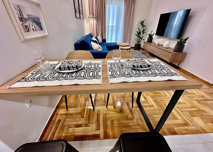 Marcus New Stylish Apt At The Heart Of Athens